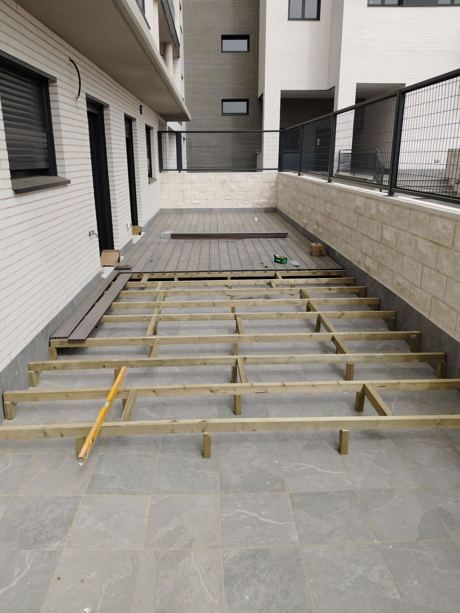 Terraza encapsulada humo Mejorada (3) — Tarima exterior Madrid, Pavimentos Arquiservi
